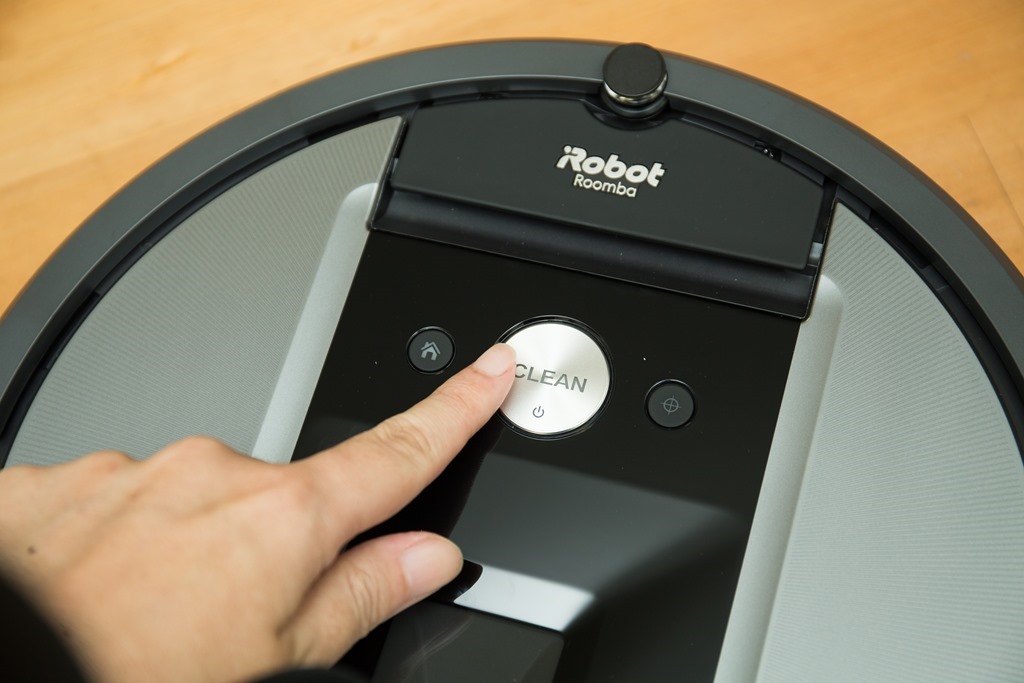 Wi-Fi 雲端技術掌握家中清掃事宜　iRobot Roomba 960 掃地機器人開箱評測 @3C 達人廖阿輝