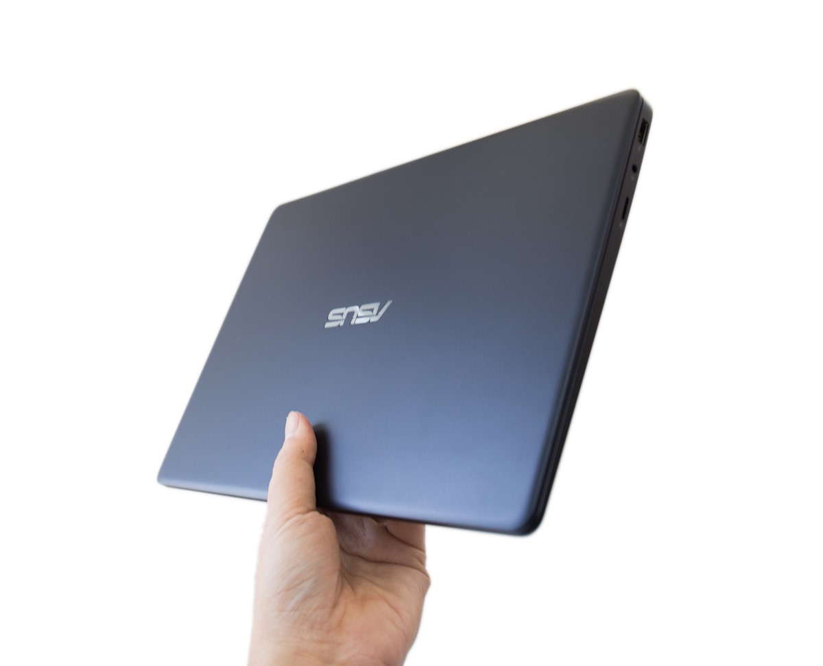 12 吋身軀塞入 13.3 吋！不到一公斤 ASUS ZenBook 13 最輕薄的全能筆電！ @3C 達人廖阿輝