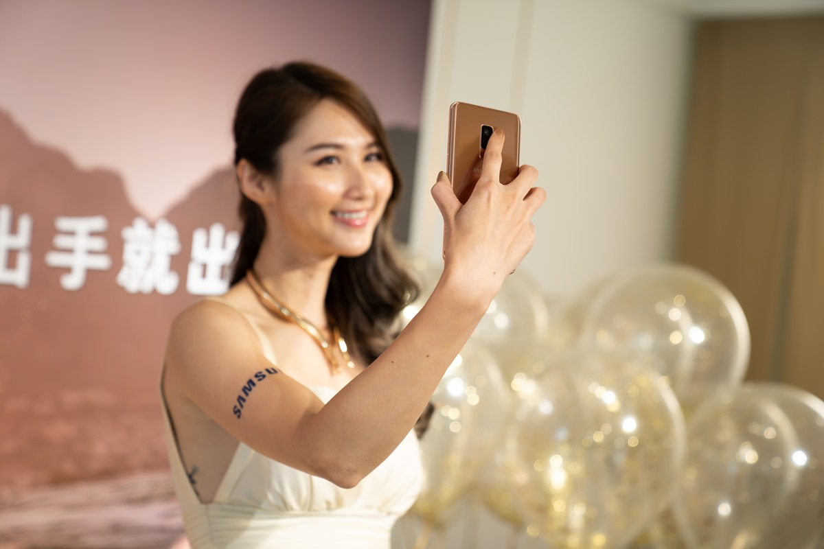 三星 Galaxy S9+ 新色「晨漾金」登場！亮眼吸睛動手玩！ @3C 達人廖阿輝