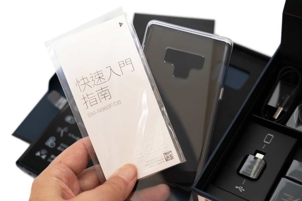 三星 Galaxy Note9『湛海藍』快速開箱 (台灣上市版本)，看看全新盒裝裡面有什麼？！(新機檢查 / 配件確認) @3C 達人廖阿輝