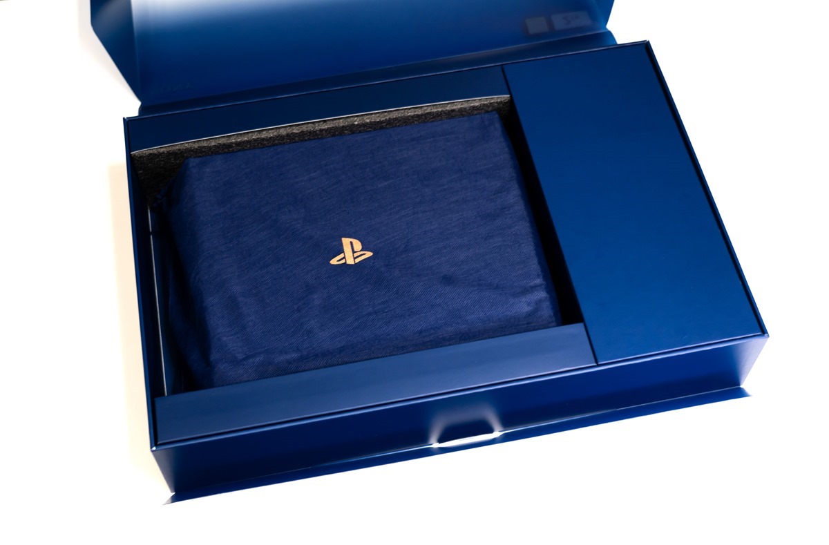 [開箱分享] PlayStation 4 Pro 500 Million Limited Edition 限量款主機！超想要！透明超美 unboxing @3C 達人廖阿輝
