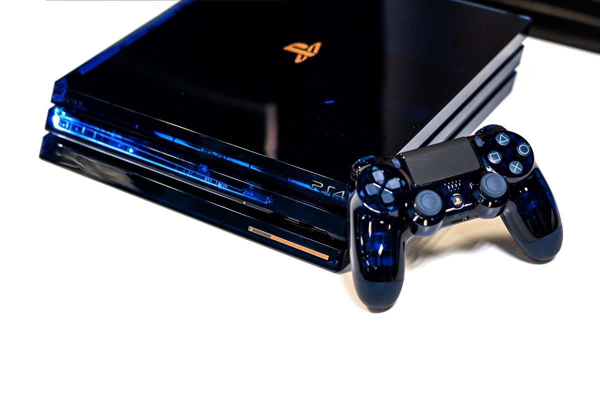 開箱分享] PlayStation 4 Pro 500 Million Limited Edition 限量款主機 