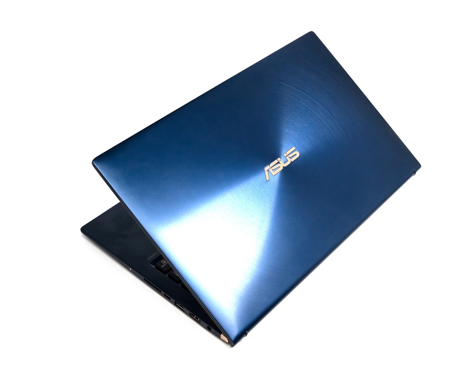 美．力 無邊 ASUS ZenBook 15 (UX533FD) 不僅世界最小，還有獨立顯卡的輕薄怪獸筆記型電腦！ @3C 達人廖阿輝
