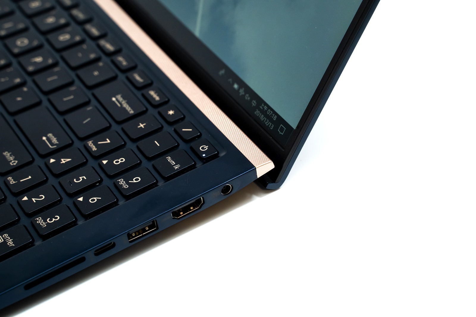 美．力 無邊 ASUS ZenBook 15 (UX533FD) 不僅世界最小，還有獨立顯卡的輕薄怪獸筆記型電腦！ @3C 達人廖阿輝