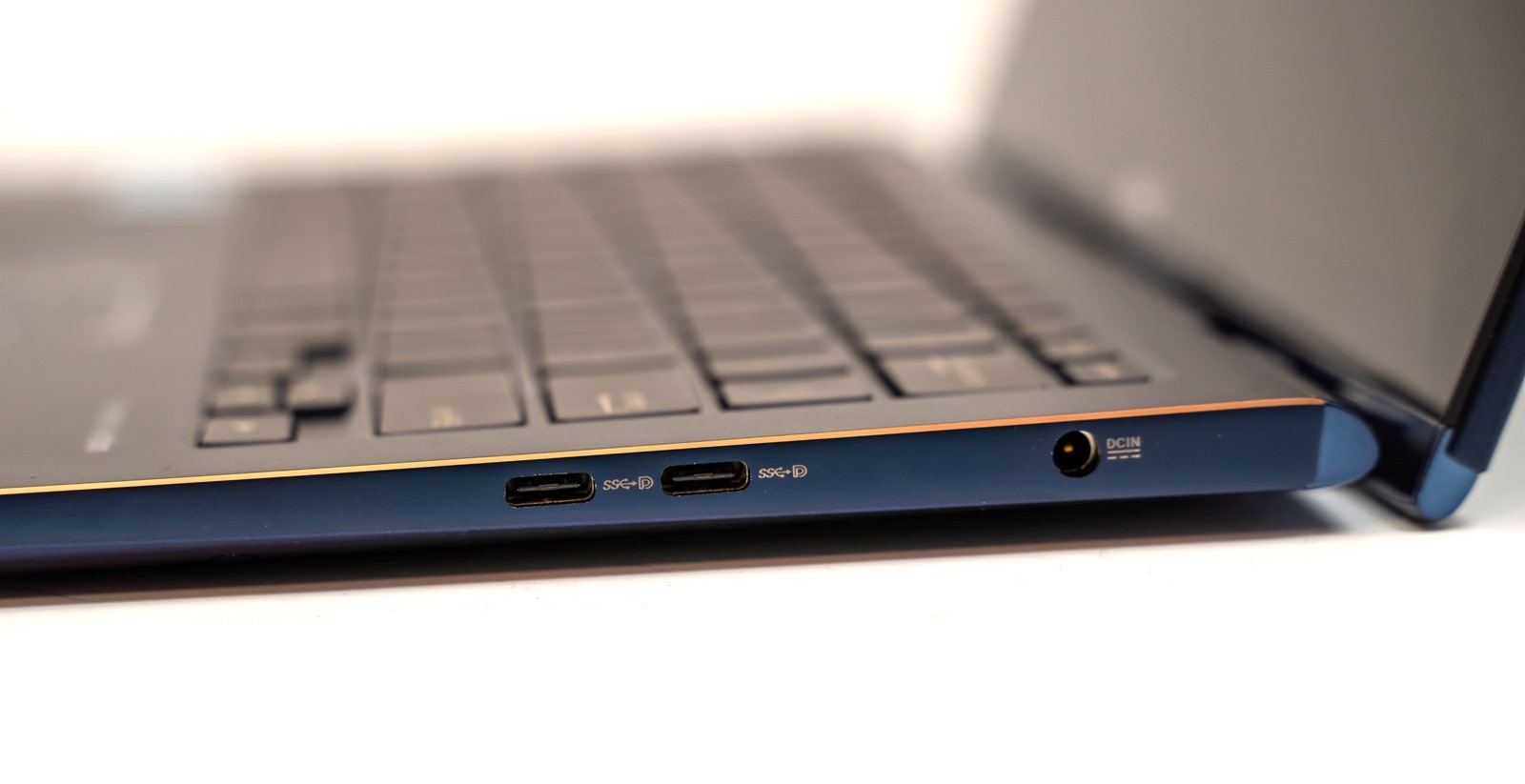 世界最小翻轉筆電 ASUS ZenBook Flip 13 360&deg; 無限美．力！超窄邊框 / 數位筆 / 多種翻轉模式 @3C 達人廖阿輝