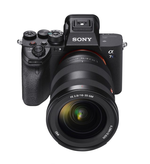 圖 1-Sony-全新-α7S-III-載具備超高感光度與 15 級動態範圍的全新 1210 萬畫素背照式全片幅感光元件，支援包含：4K-120p 、 10-bit-等多項極致錄影性能。.jpg @3C 達人廖阿輝