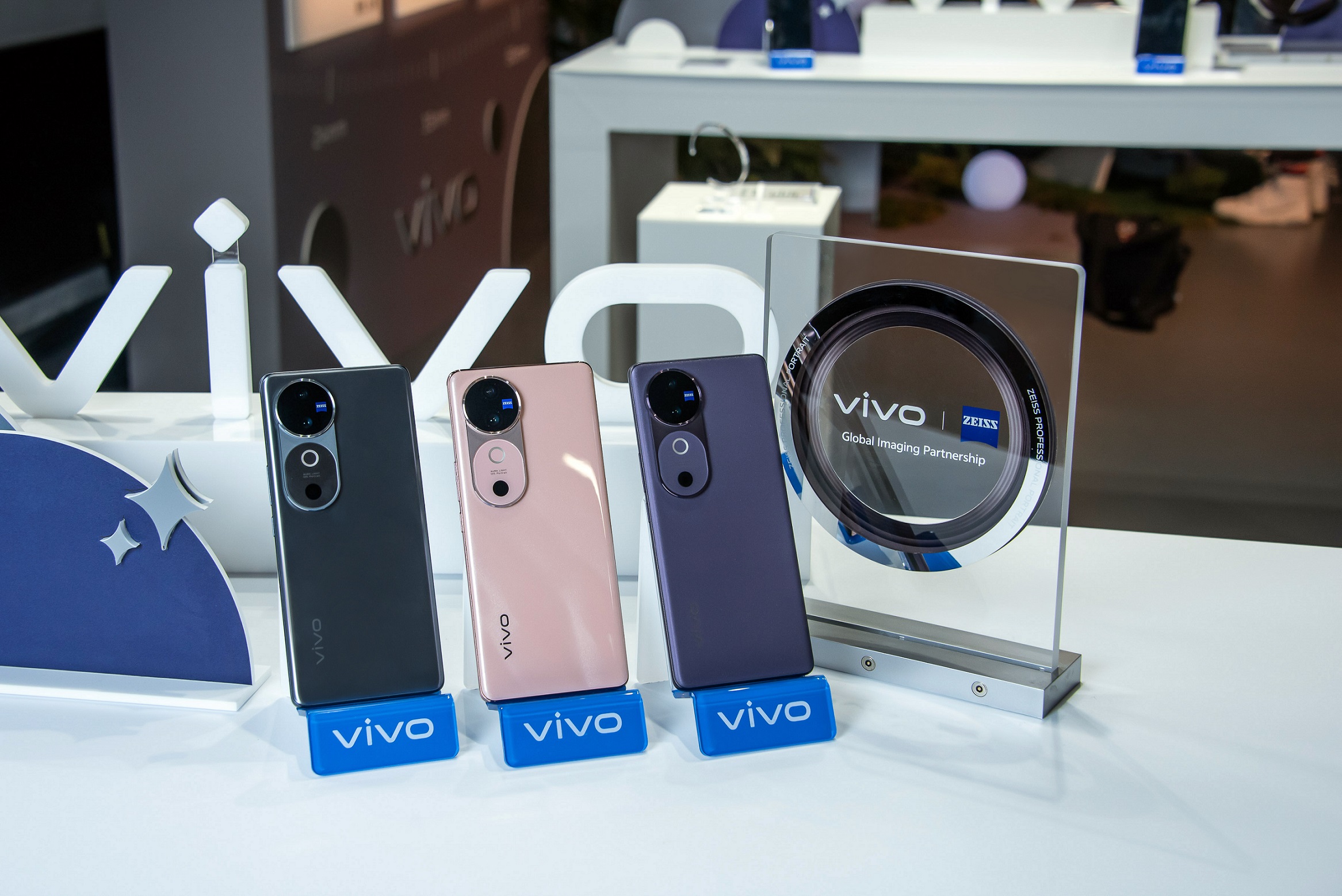 vivo V40 攜手蔡司 打造新一代人像拍攝神器 掀起銷售熱潮 登錄還可抽 vivo WATCH 3 、 Switch 套組與萬元旅遊金抽獎活動 @3C 達人廖阿輝