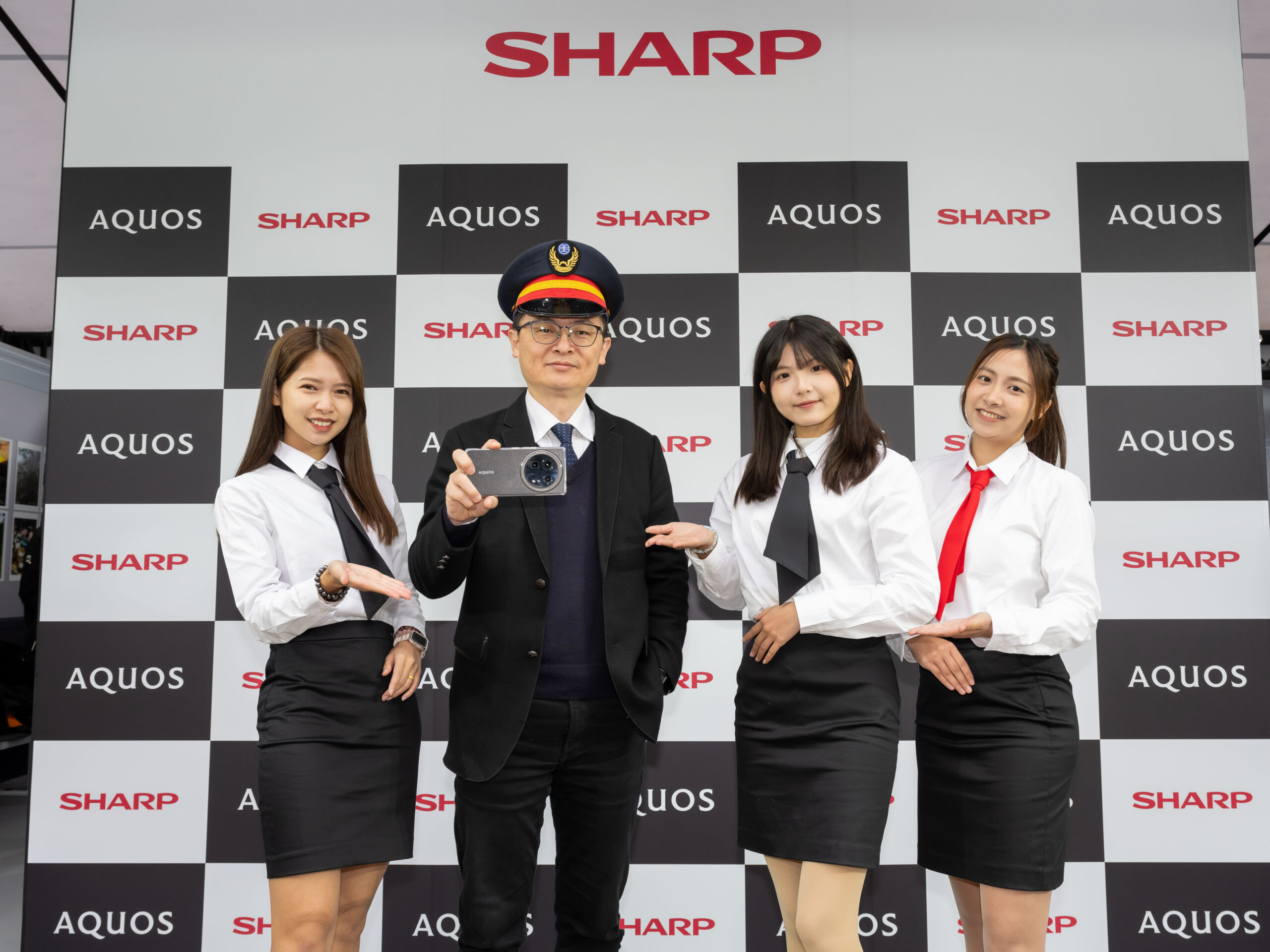 夏普 AQUOS R9 Pro 旗艦手機全新上市體驗會 業界最大 1/0.98 英吋大型感光元件 夜拍/微距拍攝好幫手 @3C 達人廖阿輝